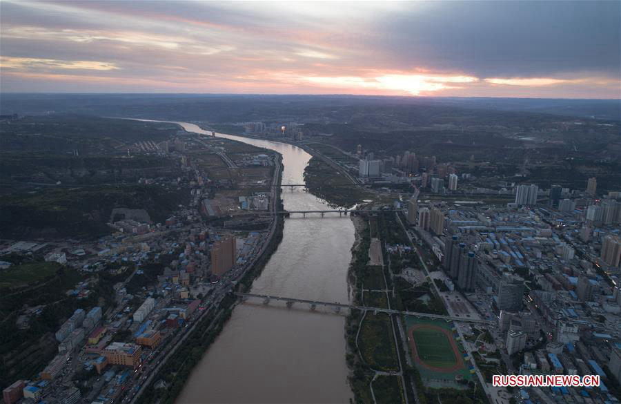 Величественное ущелье Цзиньшань на реке Хуанхэ